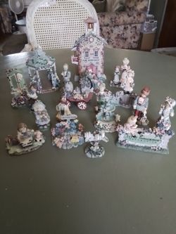 Ivy And Innocence Figures And Trinket Box