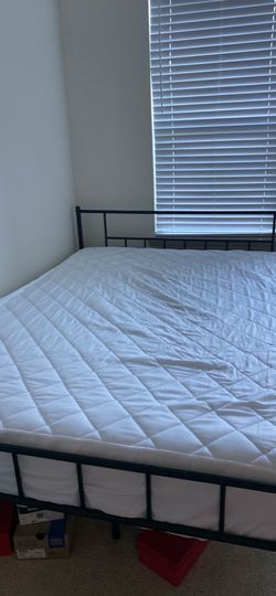 Queen size mattress, needs to go immediately