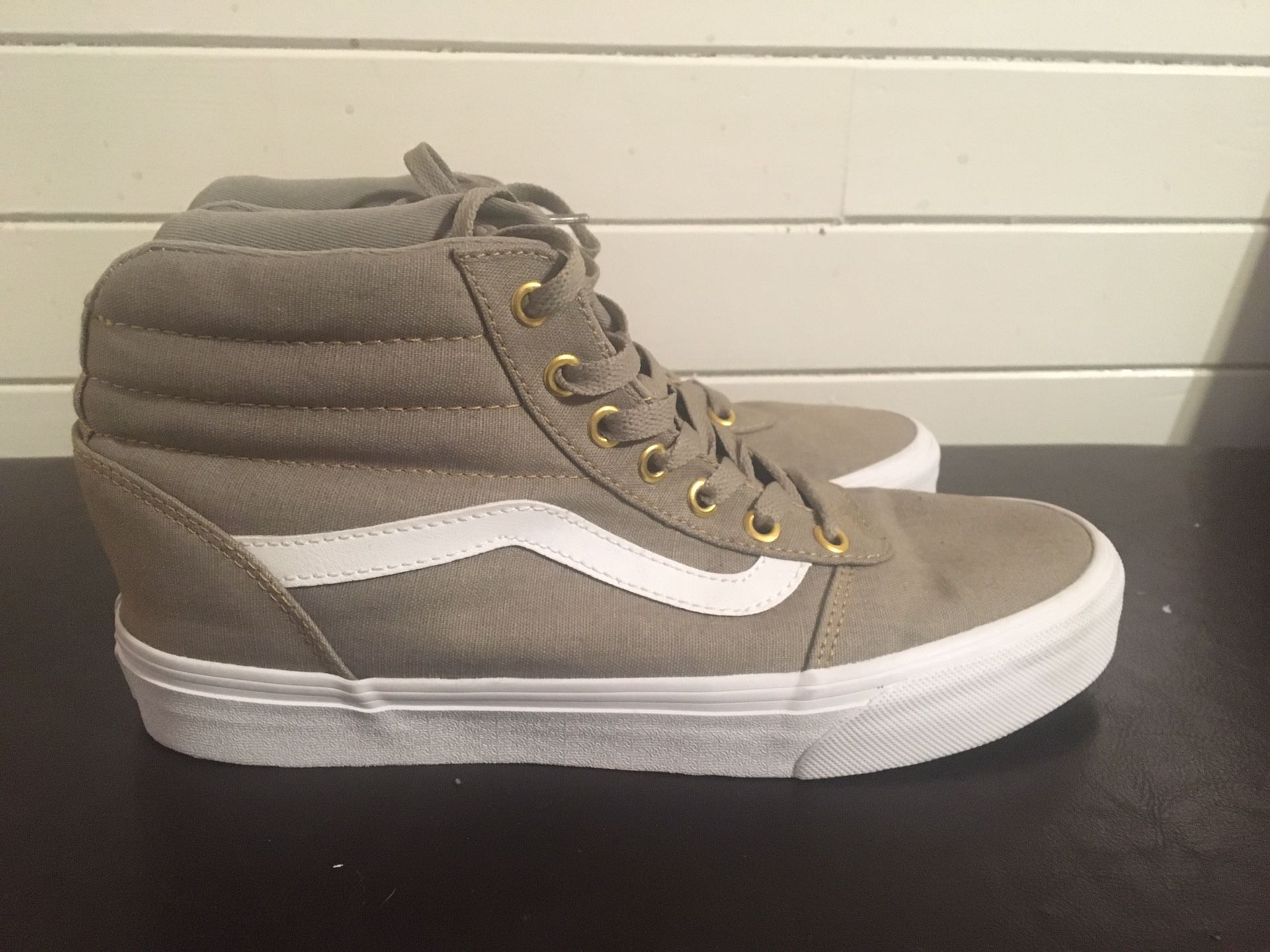 Vans size 9 women’s brand new never worn