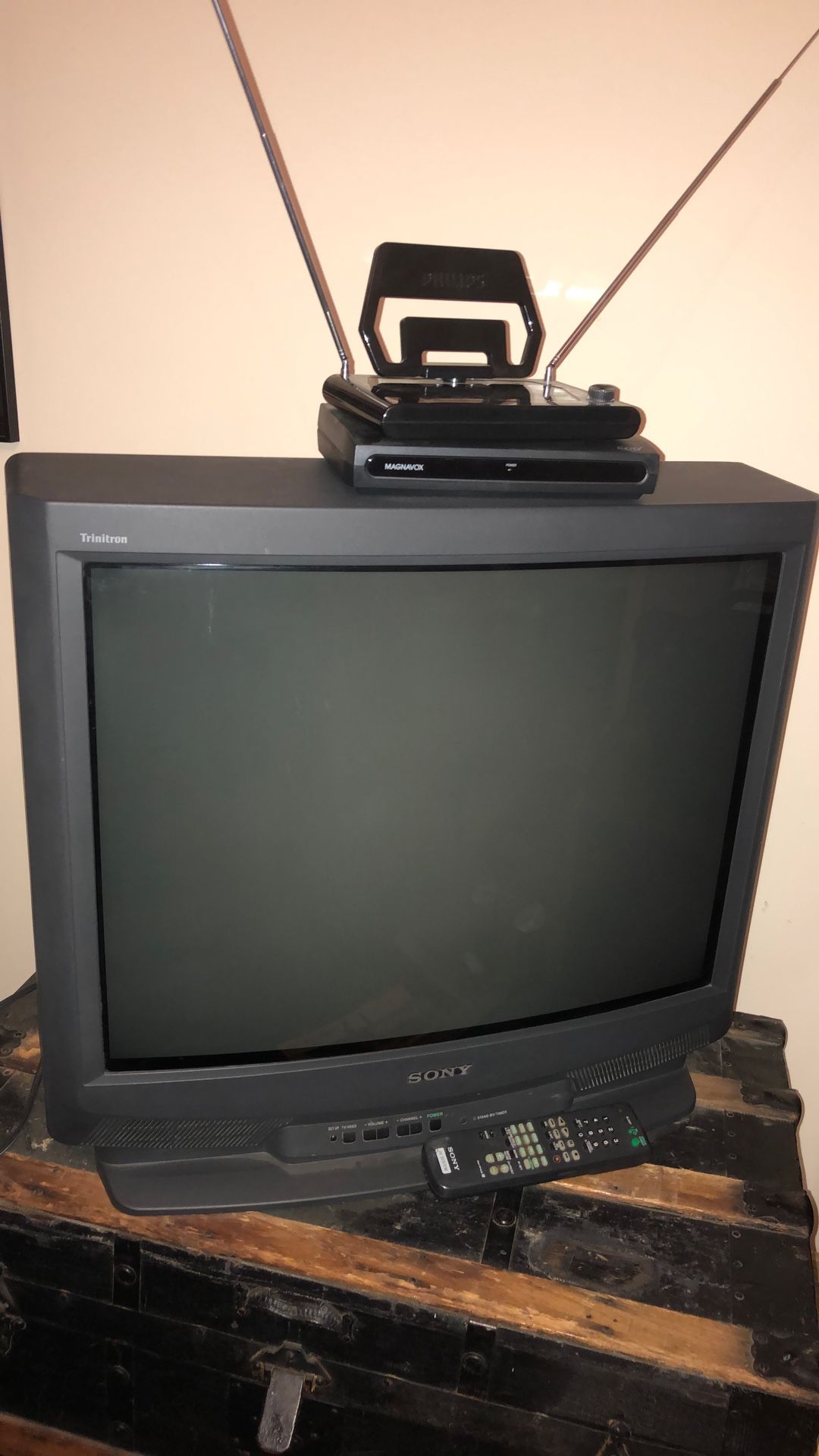 Large Working Sony CRT TV WORKS WELL
