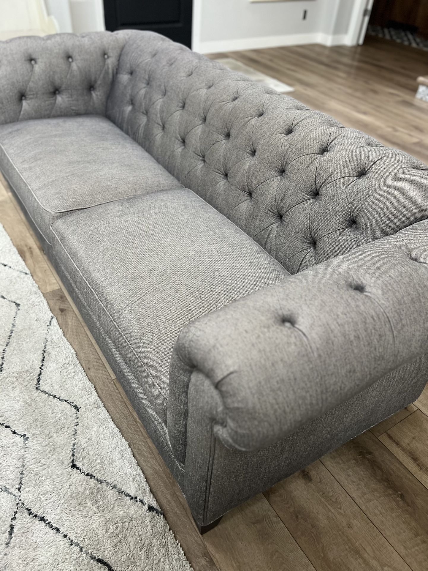 LIVING SPACES *Elis Gray Fabric Wheat 92" Chesterfield Sofa