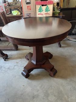 Antique Round Mahogany Pedestal Dining Table
