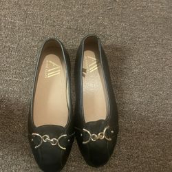 AEROSOLES Black Flats with Silver Detail size 8