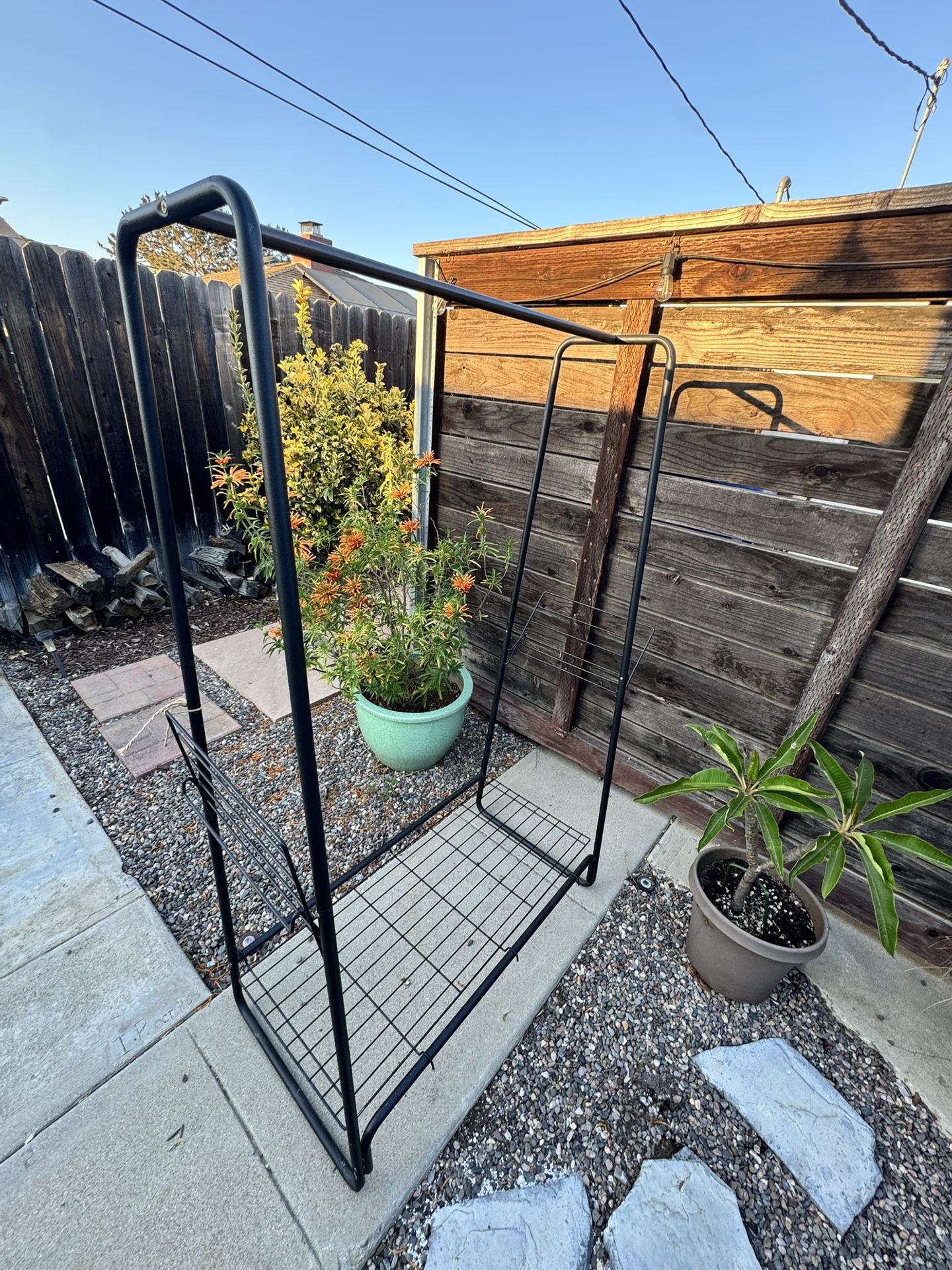 Hanging clothes rack