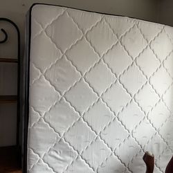 Queen Size Matrres Boxpring 