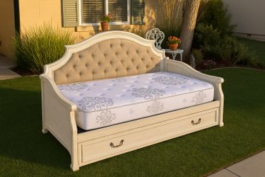 Day Bed Great Condition 