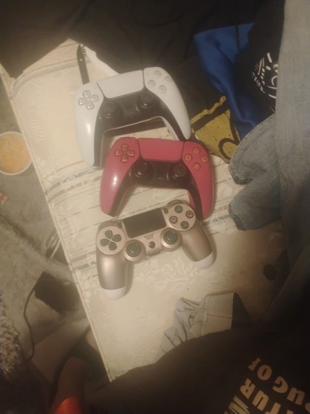 PS5 Controllers And One Ps4