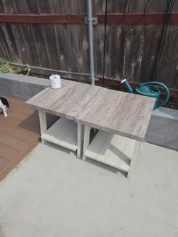 Wayfair end tables no damage in great shape looks brand new 50 bucks for the pair