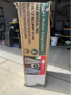 7.5 ft prelit Christmas tree
