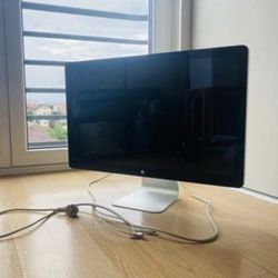 Beautiful 27” Apple Monitor 