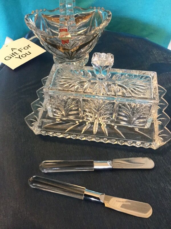 Beautiful Crystal Butter tay with knifes / Vintage Style Chrystal ✨🎁✨