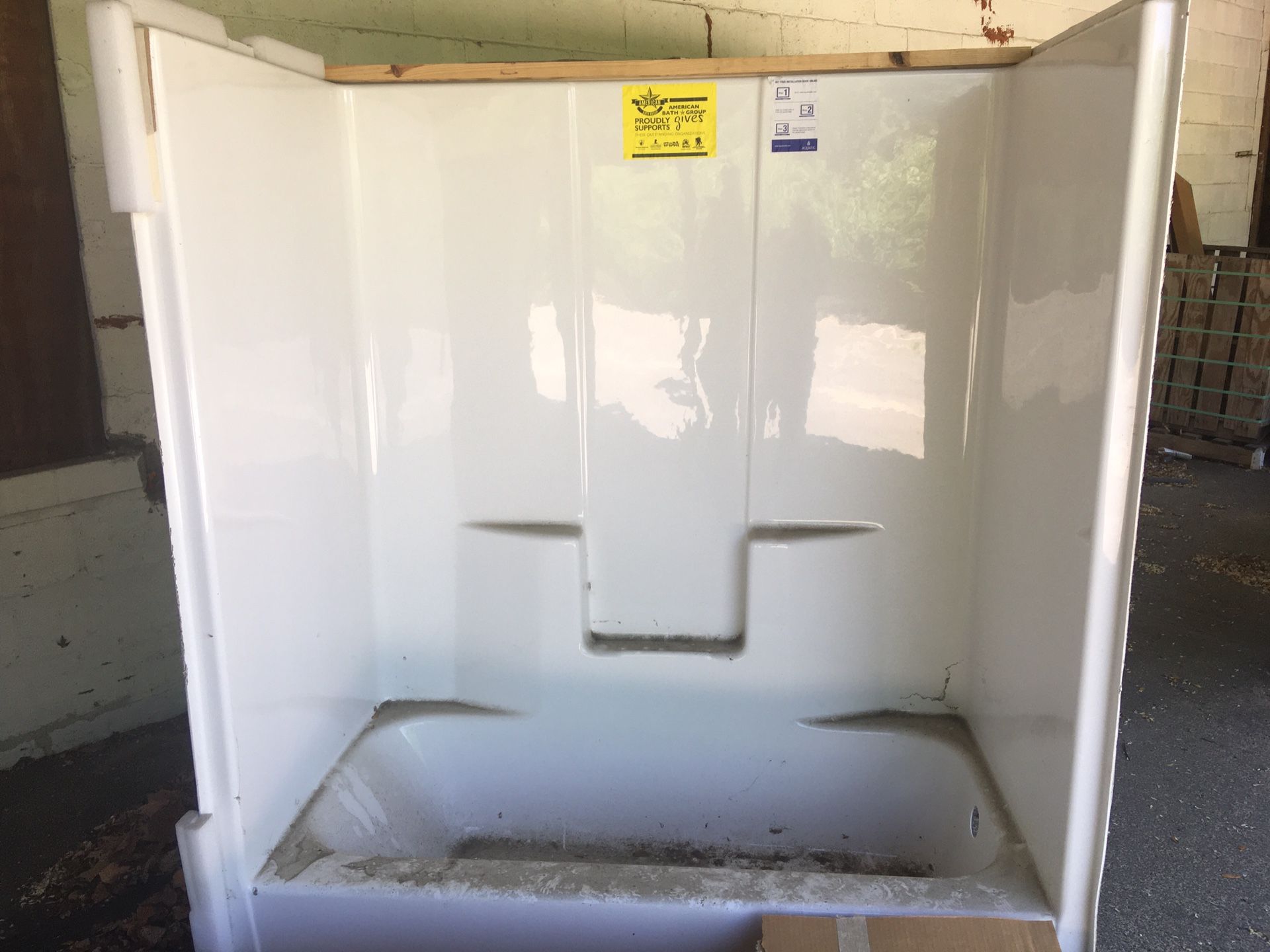 60x32x72 shower / tub