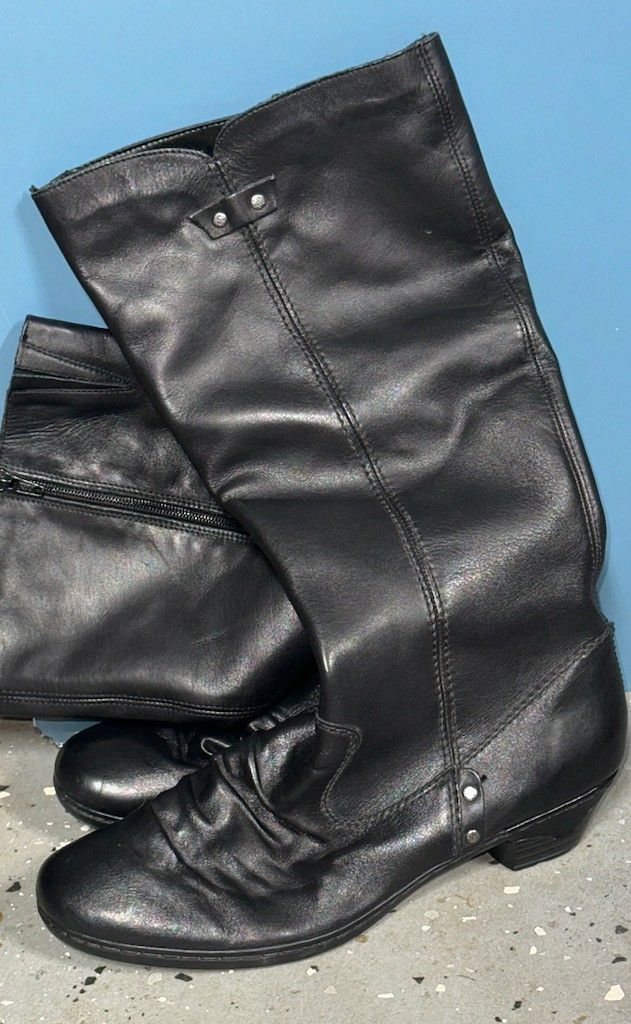 New Boots Size 11