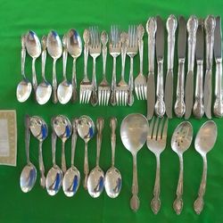 32-Piece Rogers Bros Extra  Silverplate Flatware