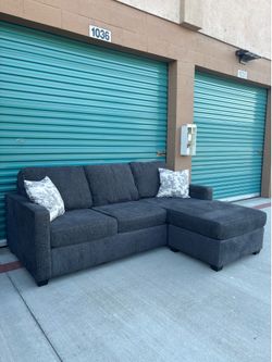 Contemporary Living Spaces 2-Piece Sectional Sofa •FREE DELIVERY•