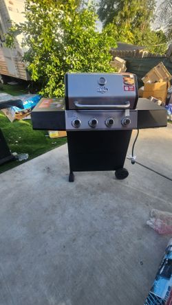 Expert Grill 4 Burner Propane Gas Grill and Protective