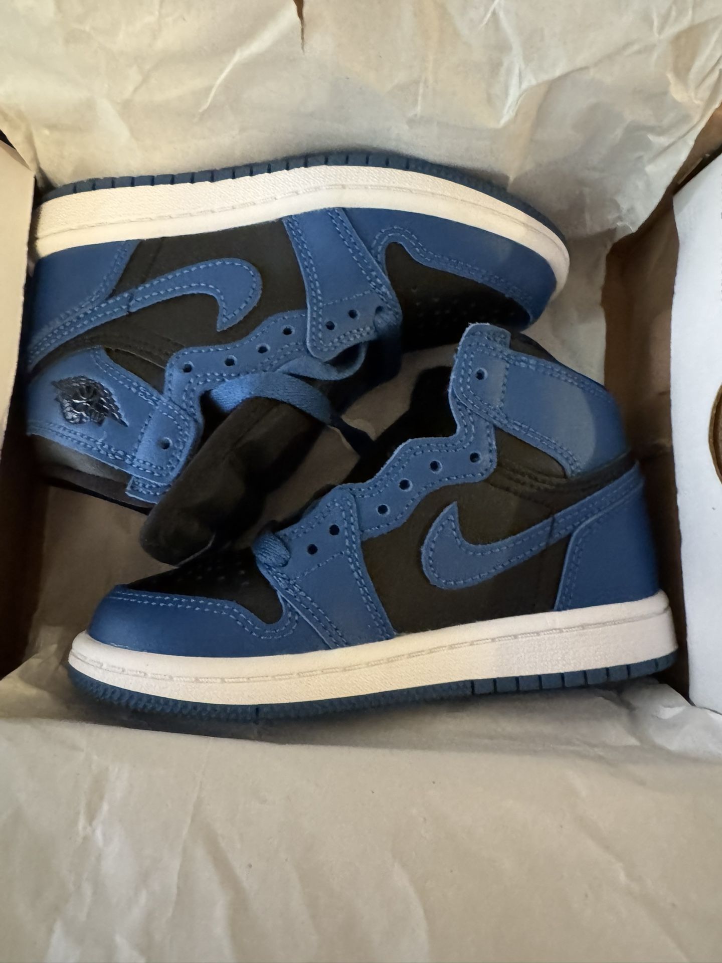 CHILD SIZE: Jordan 1 Blue Black White  C10.5