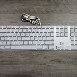 Apple A1243 MB110LL/A Wired Keyboard