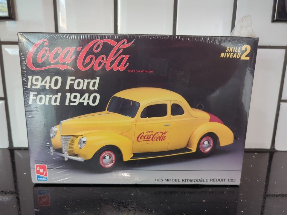 AMT/Ertl 1940 Ford Coca Cola G scale 1/25 Brand New Sealed Never Opened Complete