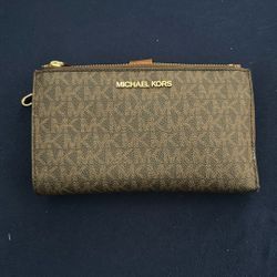 Micheal Kors Wallet Like New 