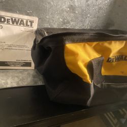 Bolsa Diwalt 27” $20.      12”15