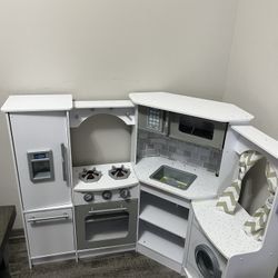 Children’s Play Kitchen