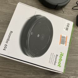 iRobot roomba 694 Robot Vacuum-Wi-Fi connectivity,personalized cleaning. 