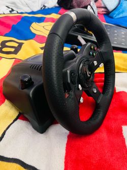 Logitech g920 gaming steering wheel with six speed manual shifter