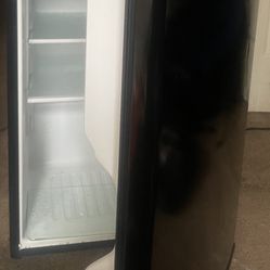 Magic Chef Mini Refrigerator