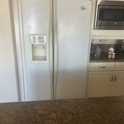 WHIRLPOOL RFRIGERATOR AND FREEZER 