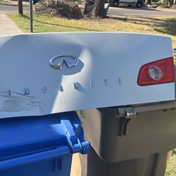 2006 Infiniti g35 tail light