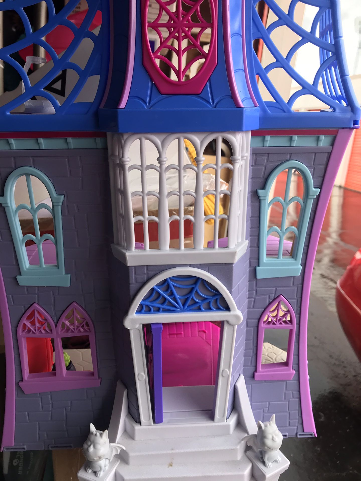 Vamperina Doll House And Furniture