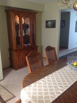 Excellent dining table, chairs and hutch