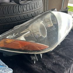 Used Passenger Side Headlight For Mazda CX-7 W/O Turn Signal