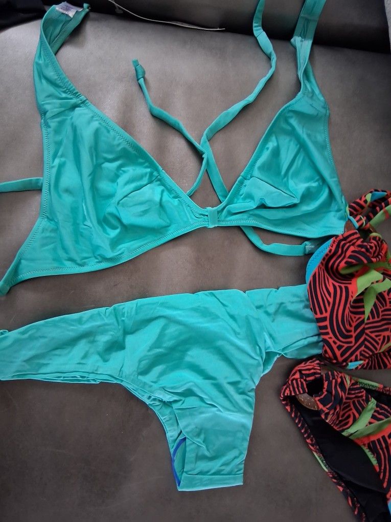 100 Pieces M/S Italian Bikinis