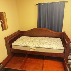 Daybed (with storage trundle drawer & mattress)