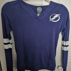 Youth 7/8 NHL Lightning Hoodie Short with front hand pocket