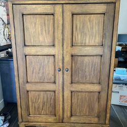 Ethan Allen Hide-A-Desk – Classic Secretary Style