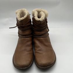 UGG Australia Caspia Leather Winter Snow Boot Size 7 Lace Up Shearling Sheepskin