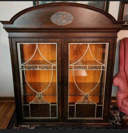 Drexel heritage Hand Painted China Cabinet - $675 (Dearborn)



