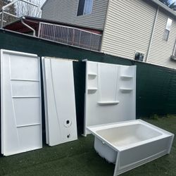 COMPLETE BATH TUB WITH WALLS!