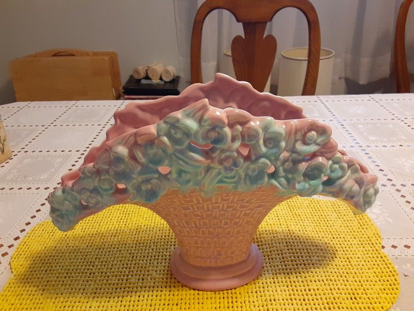 ABSOLUTLEY GORGEOUS LOOKING VINTAGE ROYAL HAEGER VASE NO R 386