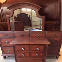 KING SIZE 4 PIECE ASHLEY FURNITURE BED SET ONE NIGHTSTAND DRESSER WITH MIRROR AND KING SIZE BED 