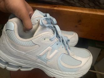 New balance shoes 2002r