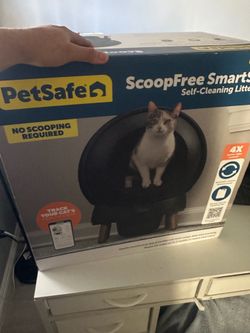 Self cleaning litter box