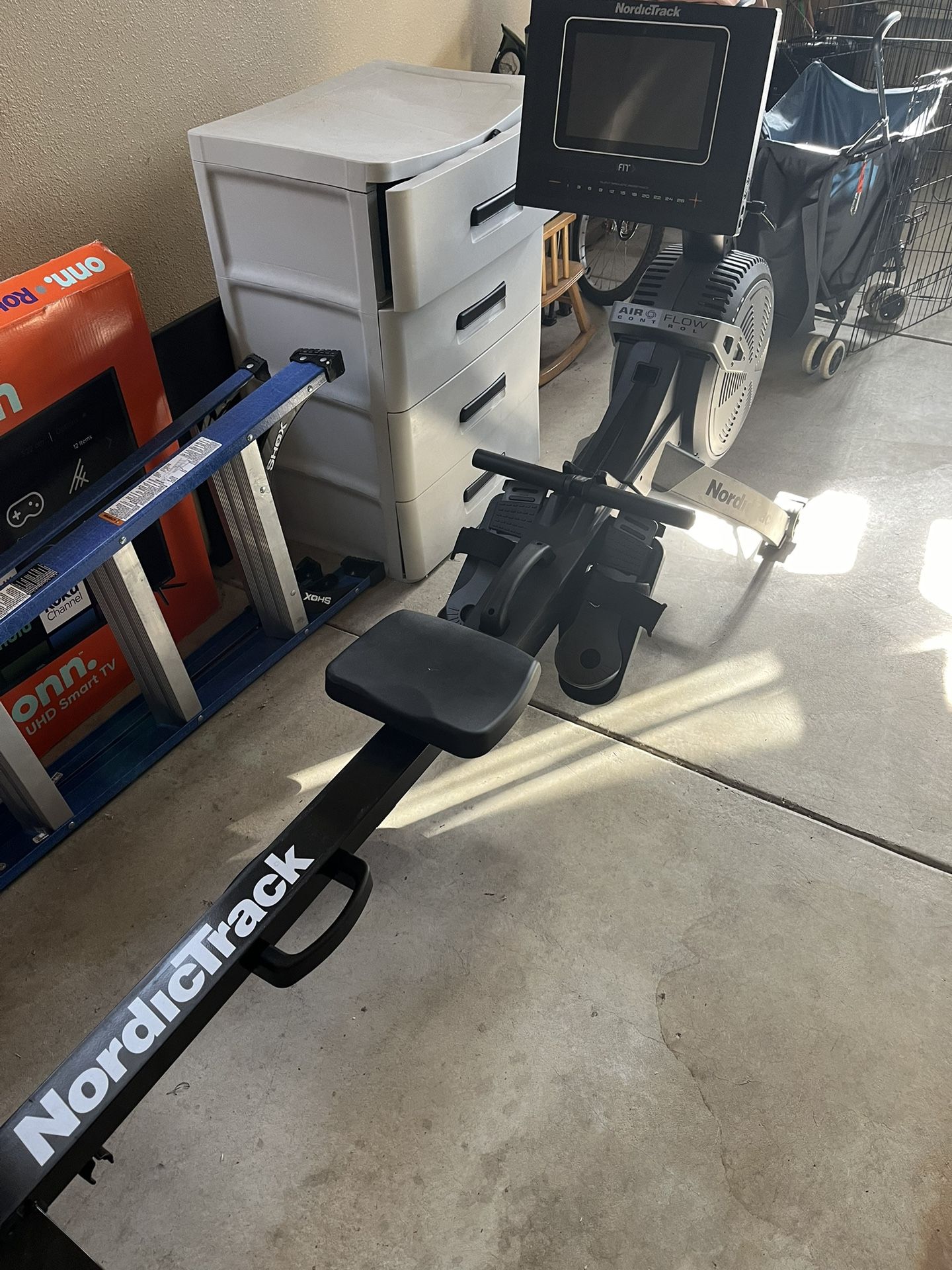 Nordictrack RW600 Smart Rower 