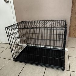METAL BLACK COLOR DOG CRATE  L30” x H23” x W20” IN GREAT CONDITION 
