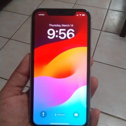 I Phone  11 En Caja Nuevo Activado Con Linea