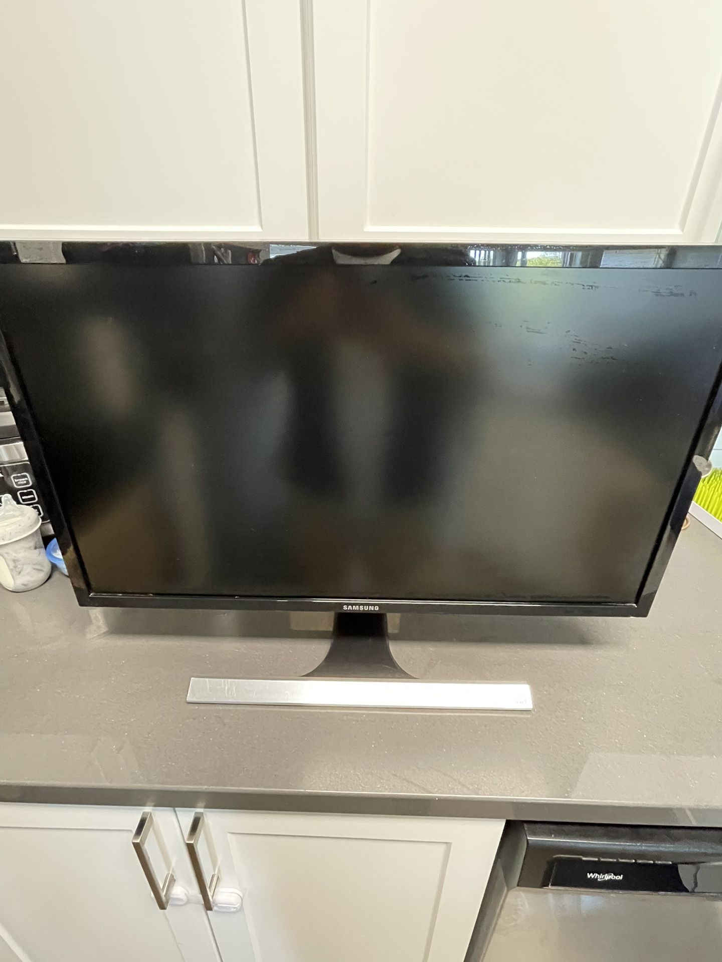 28” Samsung Monitor