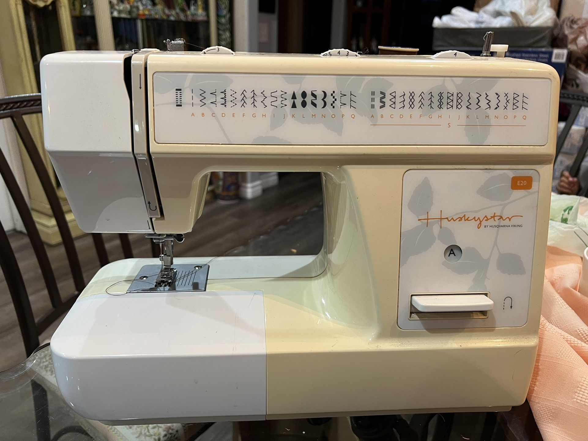 HOSQVARNA VIKING Sewing Machine